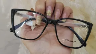 Montura grande estilo ojo de gato de acetato negro brillante, para dama