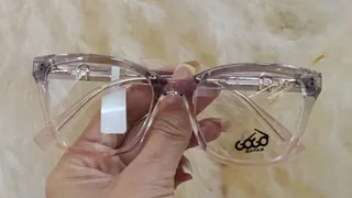 Montura cuadrada de acetato cristal en tono lila humo, para dama