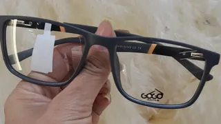 Montura rectangular gris carbón mate con detalles naranja en las varillas, para caballero