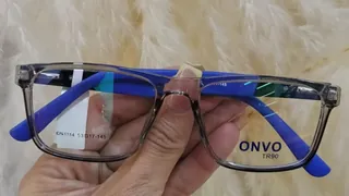 Montura rectangular gris cristal transparente con varillas azul rey, para caballero