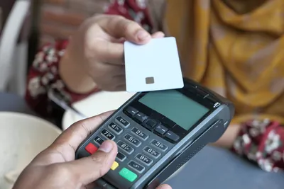 Pago con tarjeta en un datáfono